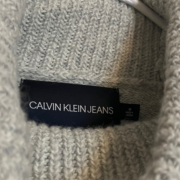 Cozy Gray Turtleneck Cropped Sweater M - Picture 2 of 8